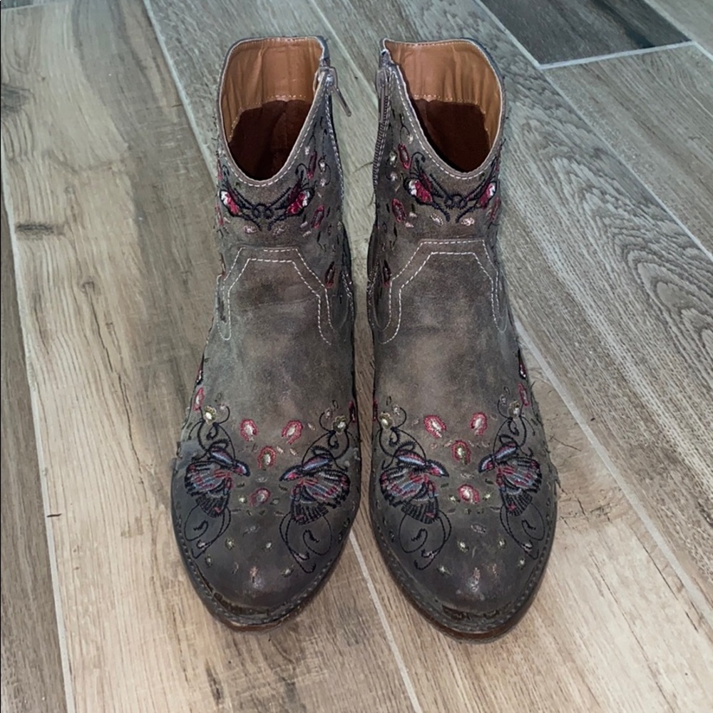 Embroidered Faux Leather Ankle Boots Sz 9.5-10 - Picture 2 of 11